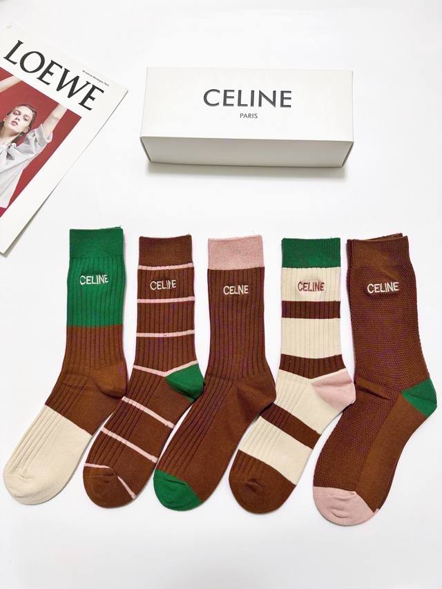 60 配包装 一盒5 双 Celine 赛琳 经典刺绣字母Logo 纯棉混纺中筒袜 ，软糯亲肤，Ins超火爆配色 ，秋冬潮人必备 ，个性时尚百搭款，你值得拥有哦