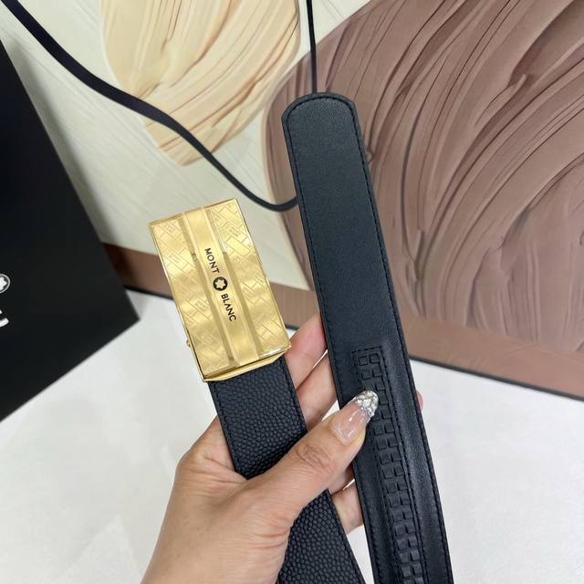 180 Montblanc's new imported calfskin leather, with a delicate and soft feel. It