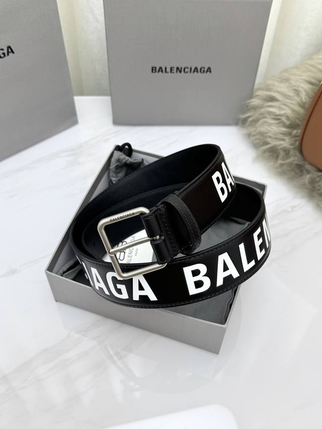 210--巴黎世家 Balenciaga 宽度4.0Cm 是法国的奢侈品牌，作为时尚界最具影响力品牌之一的地位。设计师源于：都市时尚潮流独特的设计风格，采用进口