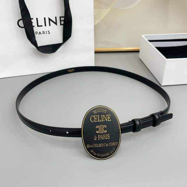 240--Celine赛琳 1.3Cm凯旋门新款13毫米皮带，双面皮革，烤漆饰面，搭配细长腰带，复古椭圆形徽章搭扣设计，纤细款型适配连衣裙、牛仔裤等多种穿搭风格