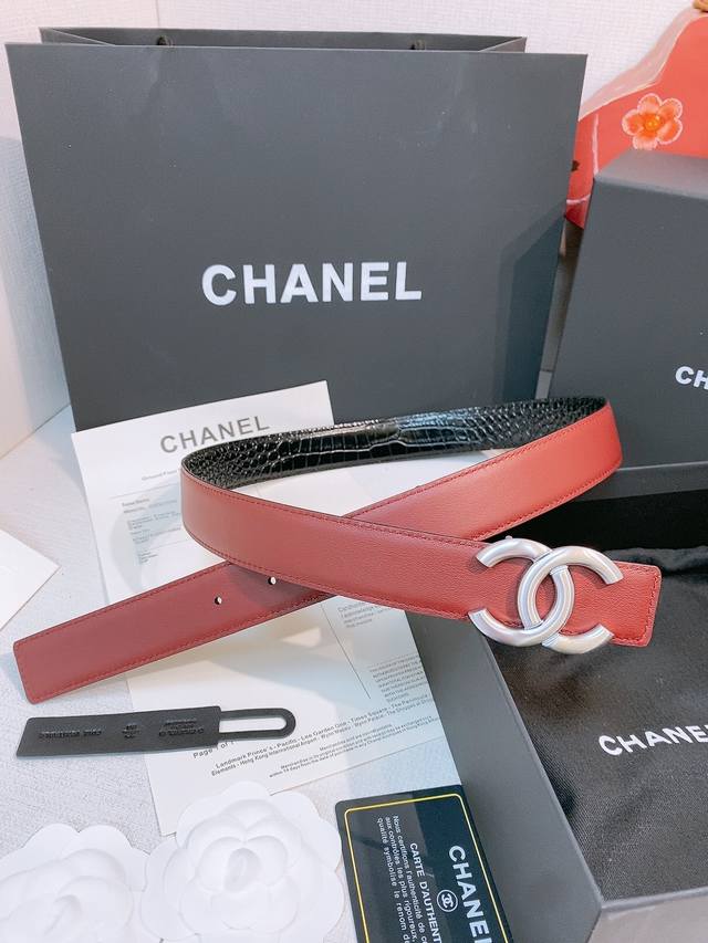 180-香家双面小牛皮扣腰带系列 Ceinture 30 Mm RéVersible En Cuir De Veau Lisse30毫米双面腰带带身，采用光滑小