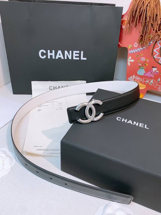 180-香家双面小牛皮扣腰带系列 Ceinture 30 Mm RéVersible En Cuir De Veau Lisse30毫米双面腰带带身，采用光滑小