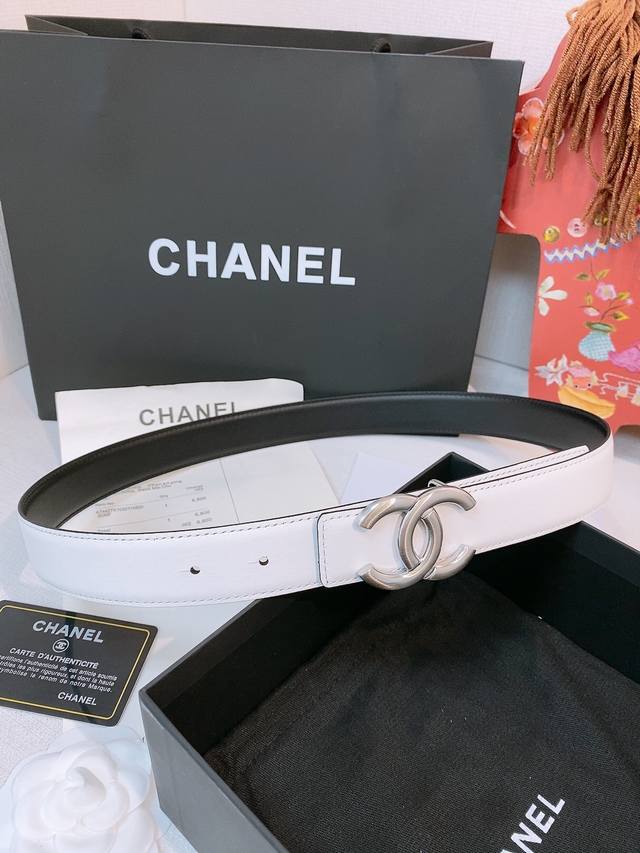 180-香家双面小牛皮扣腰带系列 Ceinture 30 Mm RéVersible En Cuir De Veau Lisse30毫米双面腰带带身，采用光滑小