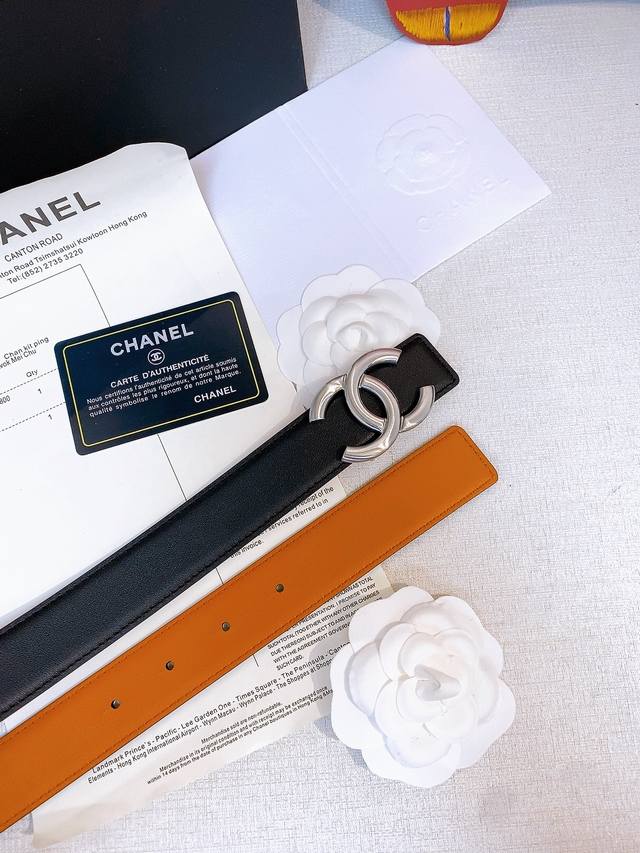 180-香家双面小牛皮扣腰带系列 Ceinture 30 Mm RéVersible En Cuir De Veau Lisse30毫米双面腰带带身，采用光滑小