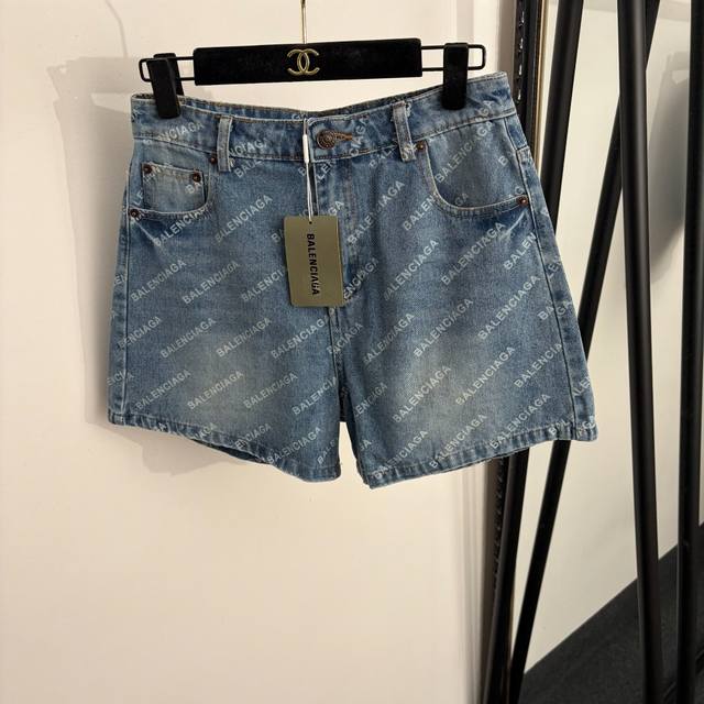 p180款号20264703 Balenciag*新款 满印Logo字母牛仔短裤，浅蓝色，Sml， M码：腰围70，长39；重量：0.275Kg .
