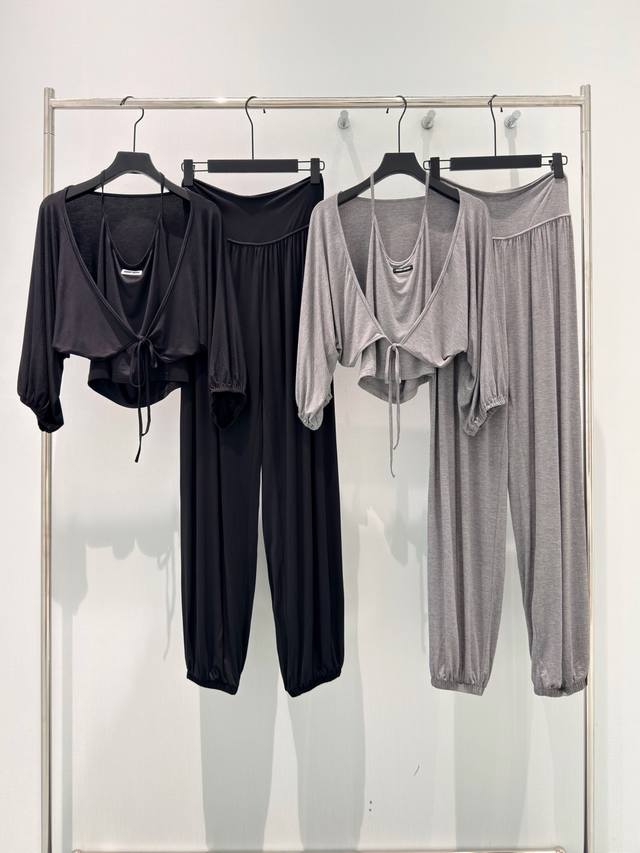 p330 26 Summer New Arrival: Halter Neck Camisole + V-Neck Tie-Waist Lantern Slee