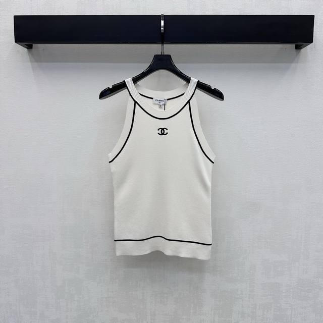p200 Chane*2026新品上架 挂脖针织吊带 定制Yb进口高弹斜纹材质 柔软亲肤 质感十足 沿用罗纹包边设计配合撞色线条勾勒轮廓 贴合身形凹显锁骨 增添
