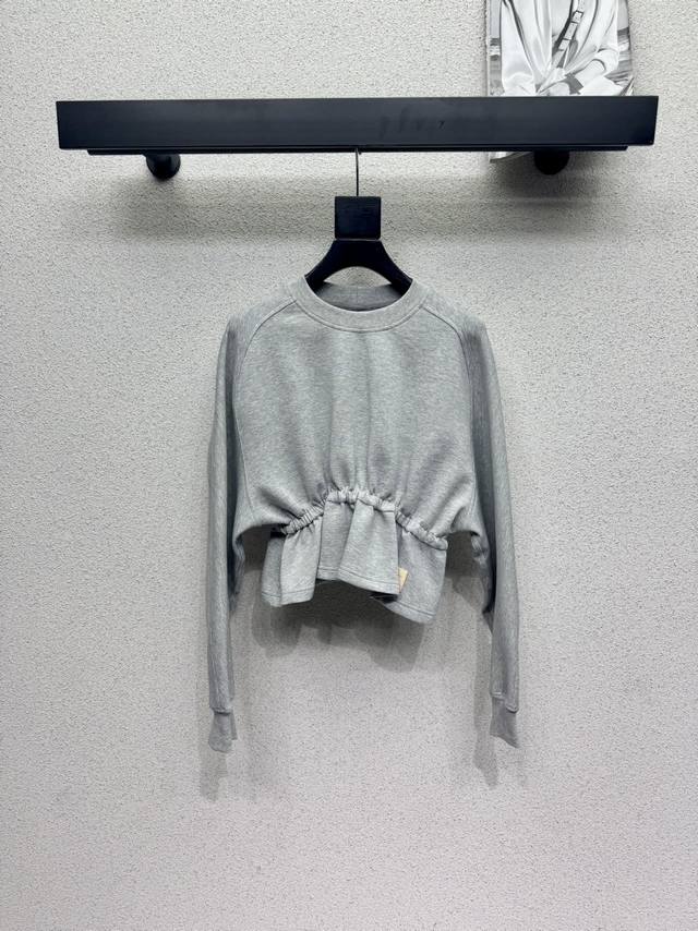 p280L's series of grey casual sweatshirts exude a sophisticated and stylish vibe p280L's series of grey casual sweatshirts exude a sophisticated and stylish vibe