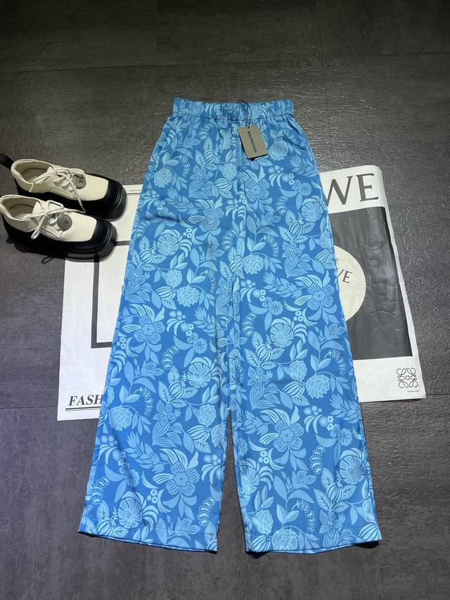 300Balenciag**巴黎世家女士高腰宽松印花长裤，超级喜欢的一个款，颜色搭配简直啦，进店100%成交款，谁拿谁补单，现货Sml