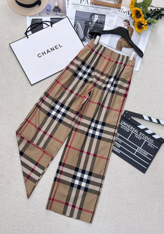 p300 Burberry 超级经典 Vintage 黑包边格纹阔腿裤经典Vintage格纹设计，侧身黑色包边，上身显瘦显腿长 裤长可以根据自己的身高进行裁剪