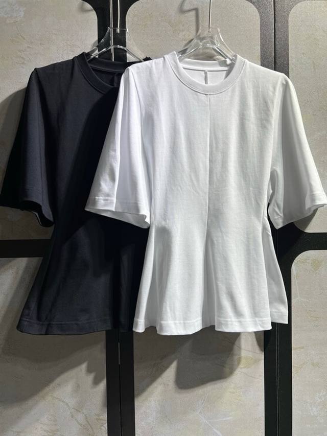 240Balenci**巴黎世家 立体喇叭形棉质针织T恤 出货，收腰版型，上身真的巨好看，高密度股纱棉面料，遮手臂款，档口补单率杠杠滴，两色Sml