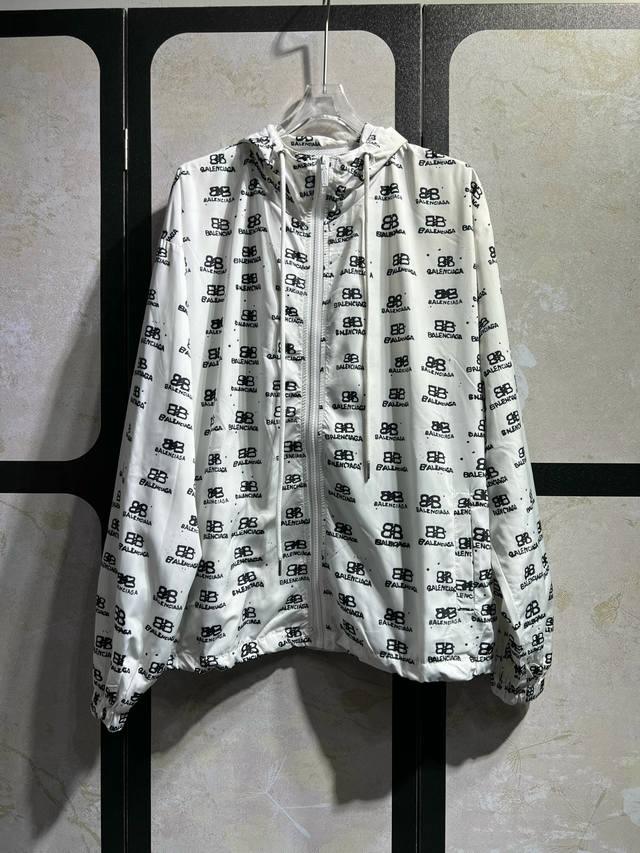 310Balenciag**巴黎世家防晒冲锋衣外套出货，四季皆款，大大件包容性特别强，上身随便怎么凹造型都很奈斯，大货Sml