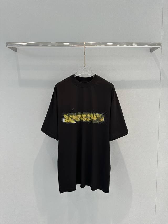 p220原单狠货女装 配包装Balenciag*26夏季新品胶带系列短袖T恤，黑色主调+黄色胶带风Logo，街头感十足！高品质棉料，宽松版型，穿着超舒适，日常或
