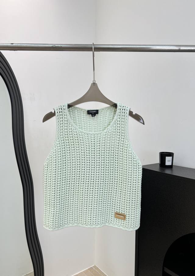 p380Chane* 春夏新款 薄荷绿镂空针织背心、采用羊毛混纺针织面料、网格镂空肌理设计、休闲版型码数S M L