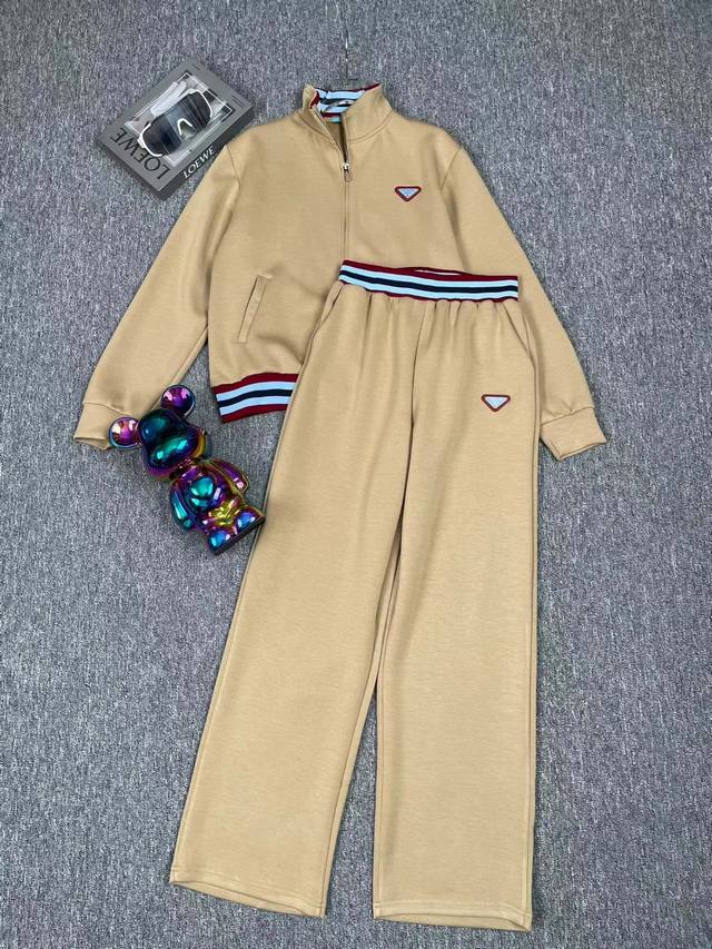 p270 Set pra** New classic triangle logo