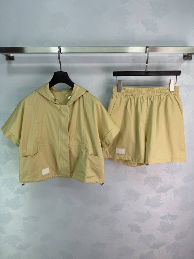 p410 Fend* 2026 Spring/Summer New Hooded Short-Sleeve T-Shirt and Shorts Set! Ma