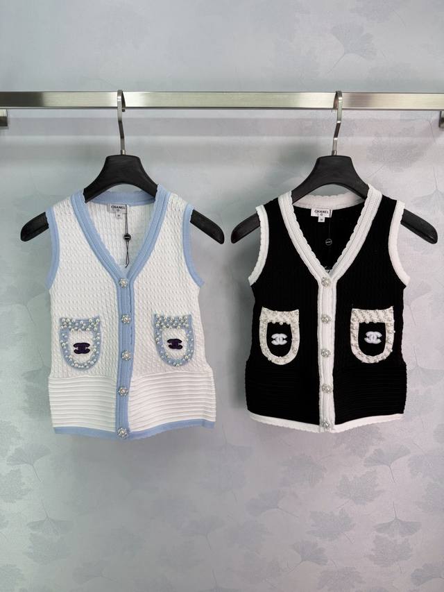 p200 Ch*26 Spring/Summer New French Chanel-inspired Color-blocked Knit Vest. Fea