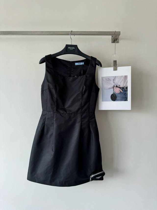 Huge discount! Only 100! No returns or exchanges after ordering. Sizes S & M