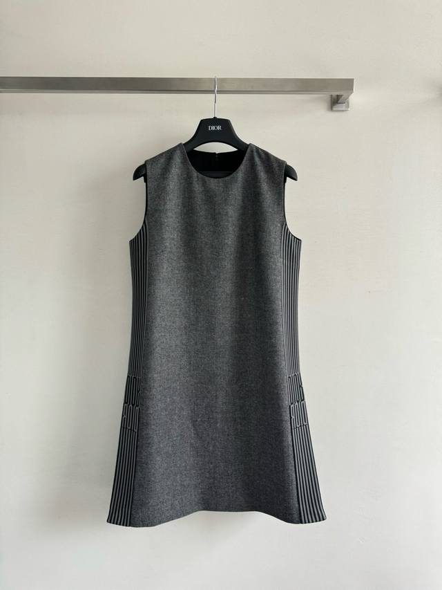 Huge discount! Only 170! No returns or exchanges after ordering. Sizes S and M.
