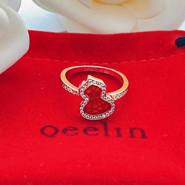 p70Qj005大小尺寸:6.7.8码 Qeelin 最新款玫瑰金红贝葫芦戒指 一致Zp黄铜材质，非常的上镜设计很特别值得入手高级手工坊系列
