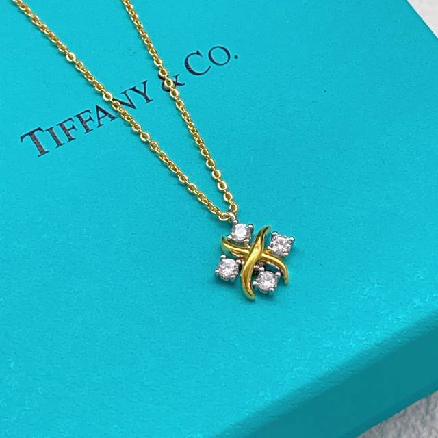 p70Tx017 Tiffany*帝芙尼最新款金色镶钻方块X项链 一致Zp黄铜材质，非常的上镜设计很特别值得入手高级手工坊系列