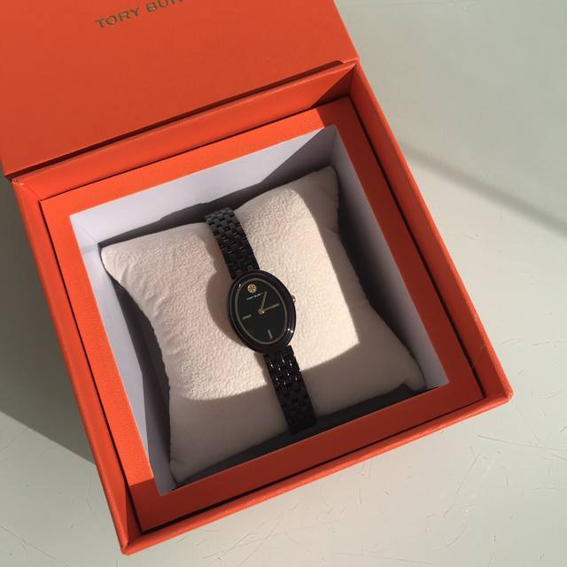 特价390 最后几只 Tory Burch 出口订单 女款黑色石英表厚街时代皮具是Tory Burch的御用代工厂p，合作时间已经超过三十年，在业务调整的过程中