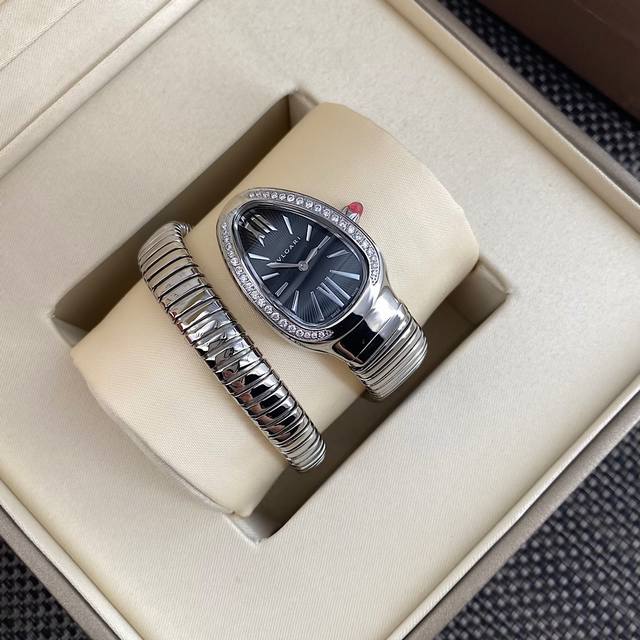真钻3380,宝格蛇形经典,尺寸35Mm精致细腻的做工达到与正品互换的水平白富美专属蛇形手表绝对是宝格丽的独创产品,38颗Vs1.3真钻!属于宝格Li Serp 真钻3380,宝格蛇形经典,尺寸35Mm精致细腻的做工达到与正品互换的水平白富美专属蛇形手表绝对是宝格丽的独创产品,38颗Vs1.3真钻!属于宝格Li Serp