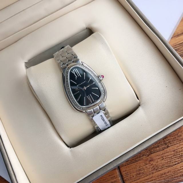 特p3350。Bvlgari宝格丽女士腕表,最新款镶钻版Serpenti Seduttori鎏光蛇影腕表超美腻 佩戴方式很特别 像被蛇缠绕~十分别致!搭配起来非 特p3350。Bvlgari宝格丽女士腕表,最新款镶钻版Serpenti Seduttori鎏光蛇影腕表超美腻 佩戴方式很特别 像被蛇缠绕~十分别致!搭配起来非