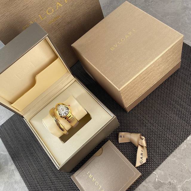 1660。Bvlgari宝格丽Serpenti Spiga 期待已久 历时2年时间打造的完美专柜版本 腕表将灵蛇的曼妙造型与Tubogas金属软管的现代气息融为 1660。Bvlgari宝格丽Serpenti Spiga 期待已久 历时2年时间打造的完美专柜版本 腕表将灵蛇的曼妙造型与Tubogas金属软管的现代气息融为