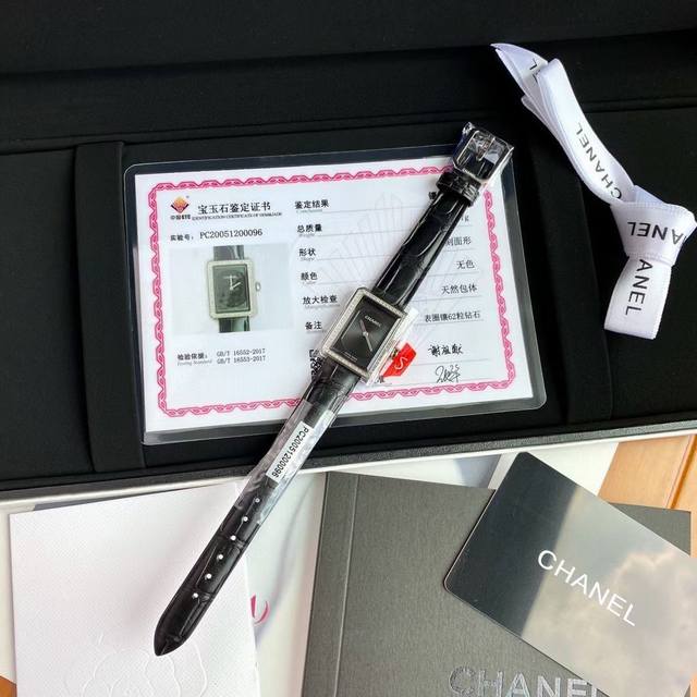 特p2080 每个女生心中都有个Boy.Friend时刻陪伴，温柔宠溺，带给你无与伦比的自信魅力。完美掌控读心术的香奈儿Boy.Friend腕表作为一款颠覆女性