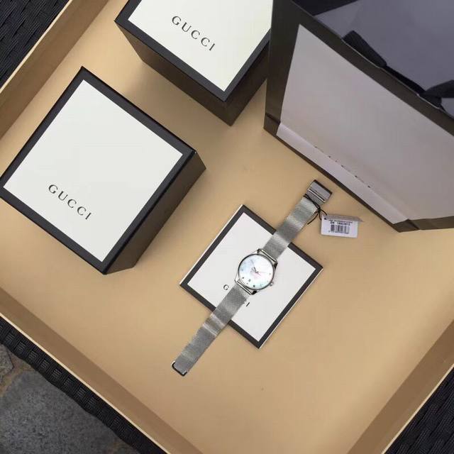 p850 Gucci钢带男女表之前上过皮带款的这款表盘都是一样！渠道也不多说代工厂p拿出！表盘直径38Mm 女款28Mm，一样的东西放专柜9千多！咱就是个零头！