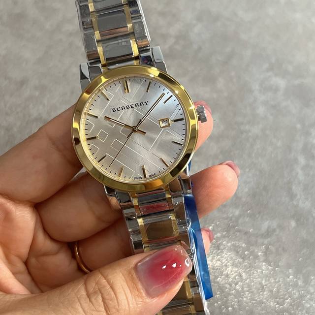 360巴宝莉Burberry 都市系列进口石英，英伦风范腕表，精致做工，38Mm的尺寸男女皆可驾驭，简约风格，时尚百搭