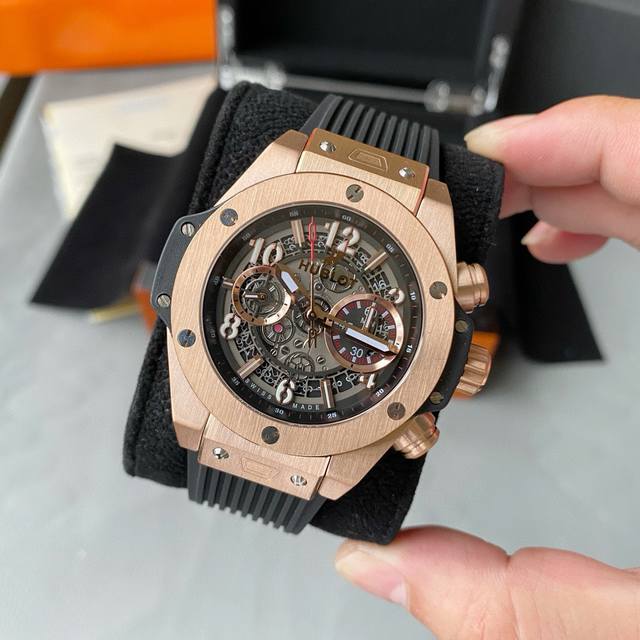 720恒宝 Hublot精品男士腕表，劲爆镂空设计，技艺精湛，独具匠心，尊贵大气，绅士风范。采用全自动机械机芯，顶级316精钢表壳，天然橡胶表带，矿物质超强镜面