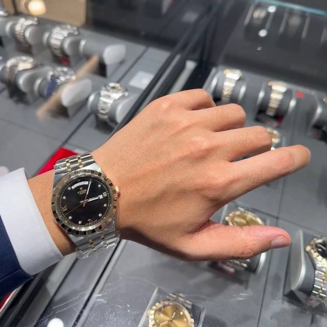 白1250 金1690 帝舵品鉴 皇家风范 新品上市，入手真香系列 强烈推荐西铁成机顶级做工天花板，专注质量，细节品控，兼具运动时尚与典雅奢华，灵活百搭，高性价