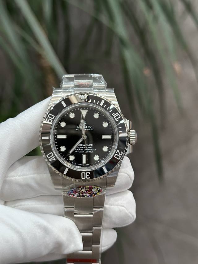 310 Exclusive Real Shot Images: Rolex Submariner No Date Black, Automatic Mechan