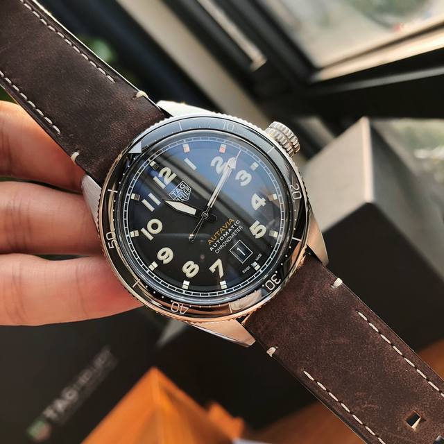 2800泰格豪雅 2020年重磅！Autavia系列皮带款到货！904精钢表壳配可双向旋转表圈，进口小牛皮表带带快拆功能，42Mm直径表壳 搭载原装瑞士Sw20