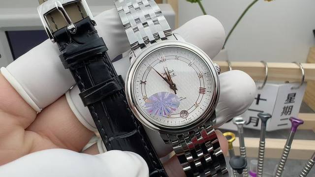 1630Omega 欧米茄 蝶飞经典系列 表壳 腕表尺寸32.7Mm！适合女性佩戴大小适中，弧形表圈圆润光滑，抛光打磨光亮！