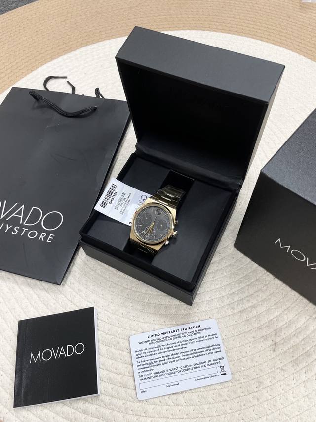 p910 摩凡陀Bold系列六针计时款，全金黑金 表壳与表带采用316L精钢材质，部分款式辅以pvd镀金 黑钢镀层，表面采用拉丝+抛光工艺，兼具质感与耐磨特性。