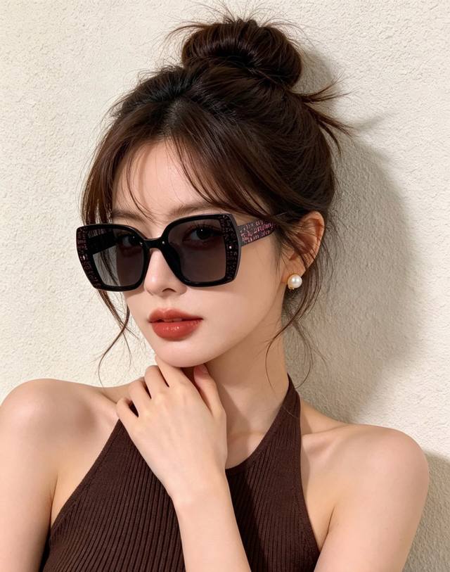 p80 Chanel 香奈儿 新款潮流爆款 时尚方框太阳镜 佩戴舒适 网红潮款墨镜 女士高清加厚偏光太阳镜 高品质Tr镜框 型号Ch9813 p80 Chanel 香奈儿 新款潮流爆款 时尚方框太阳镜 佩戴舒适 网红潮款墨镜 女士高清加厚偏光太阳镜 高品质Tr镜框 型号Ch9813