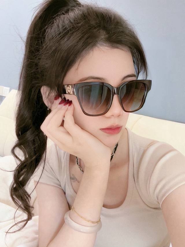 p80 Gucci 开春新款 潮流爆款 时尚方框太阳镜 高品质 佩戴舒适 网红潮款墨镜 型号：G35804