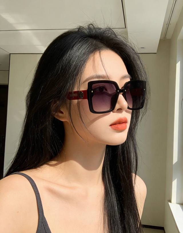 p80 新款 爱马仕女士偏光太阳镜 宝丽来高清镜片高品质Tr-90镜框 时尚百搭！ 型号：H47701