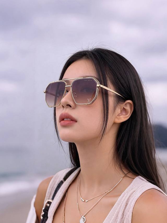 p80 Lv高品质男女款”太阳镜 开车钓鱼都可百搭显瘦墨镜韩版男士飞行员大框司机开车防紫外线太阳镜，型号：L31758