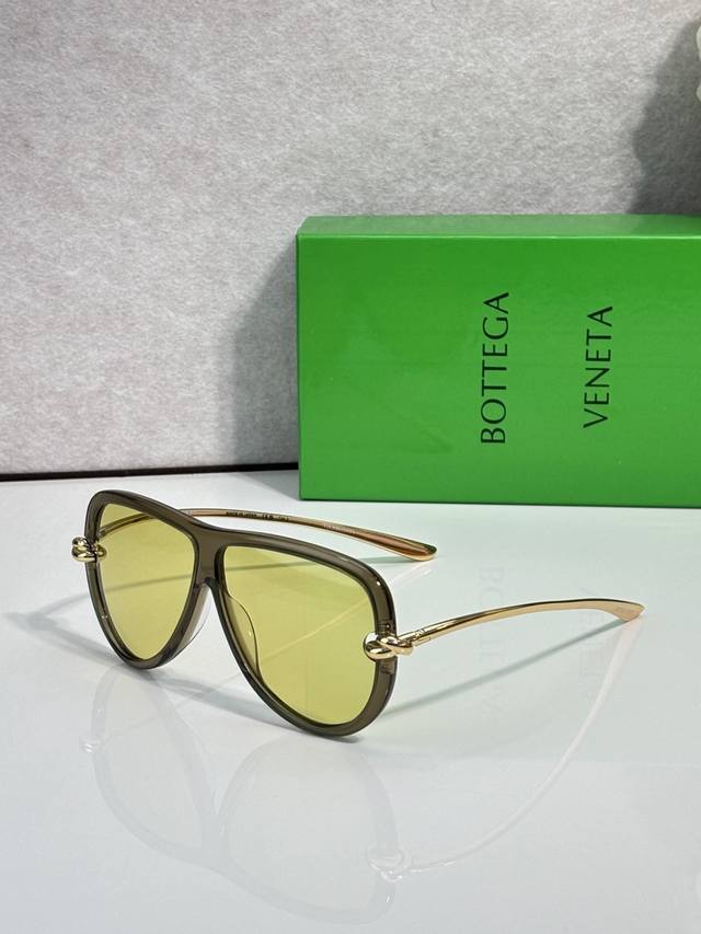 p180 Bottega Venet* Model：Bv1513S Size：60口10-145
