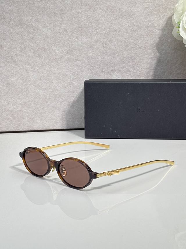 p180 Dio* Model: Dior Bow R2F Size: 53 ports 17-145