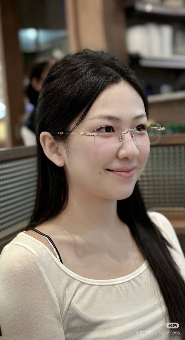p200 Top-of-the-line gold and black temples! The hottest rimless glasses! Top Qu