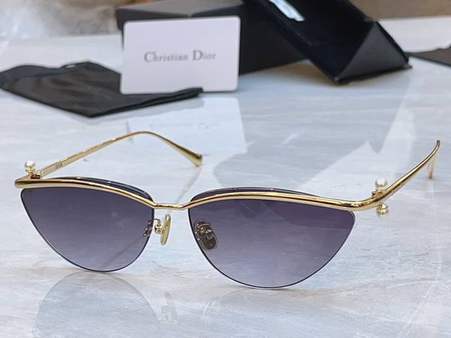 p180, Dior* New Sunglasses, Model: Diortribales B2U, Size: 61cm x 11cm x 14cm (