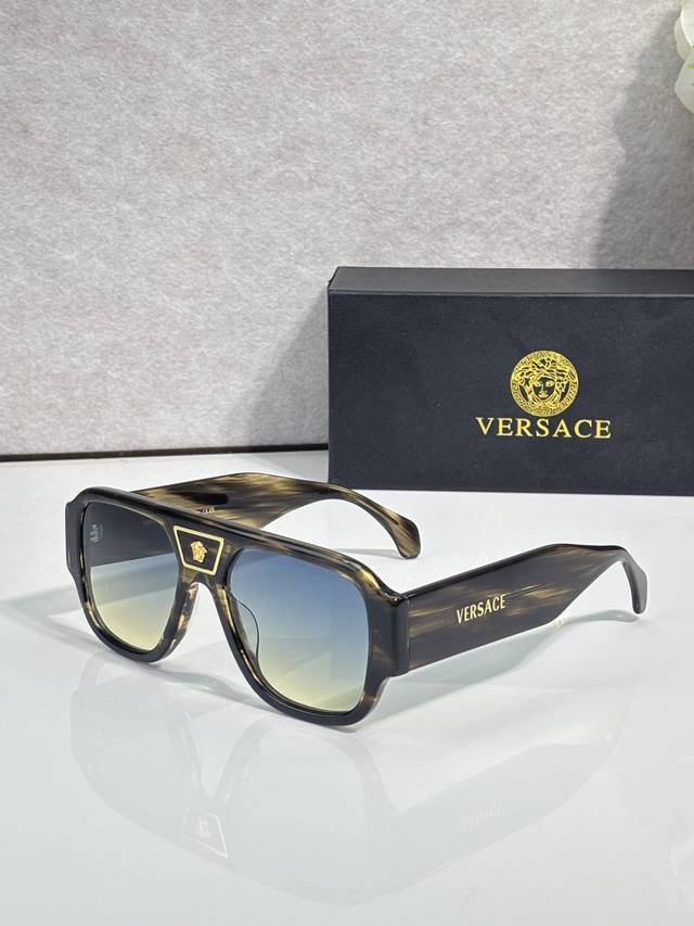 p180. Versac* Model: Ve2193 Size: 56 ports 19-148