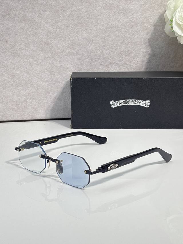 p230 Color Changing p240 Chrome Heart* Model: Deep I Size: 55