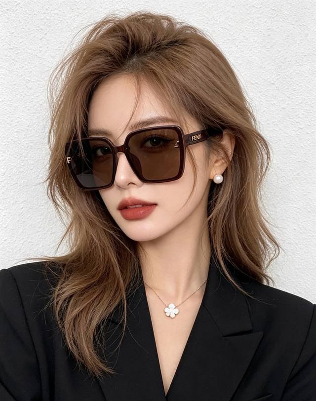 p80 Fendi Spring New Trendy Fashion Square Frame Sunglasses High Quality Comfort