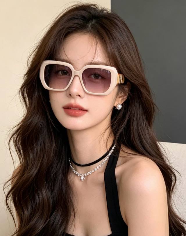 p80 Original Burberry, super popular online style, classic luxury, global trend